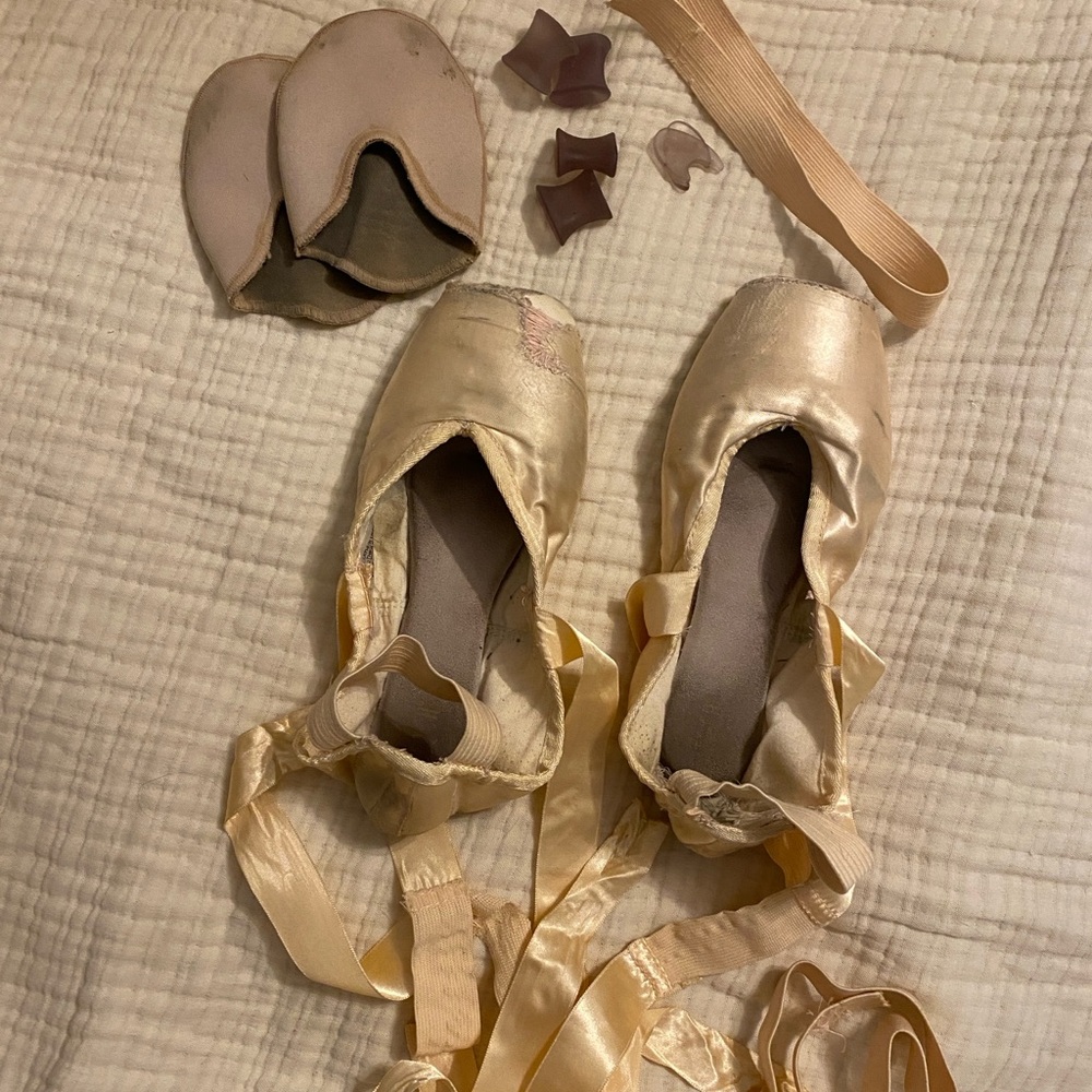 Elegant Ballet Pointe Shoes with accessories